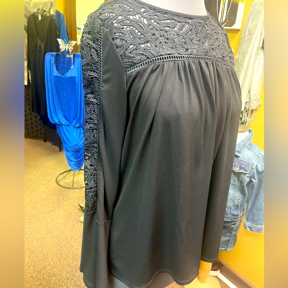 $79 ADRIANNA PAPELL CROCHET TRIM ALL BLACK KEYHOLE CREPE BOHO BLOUSE